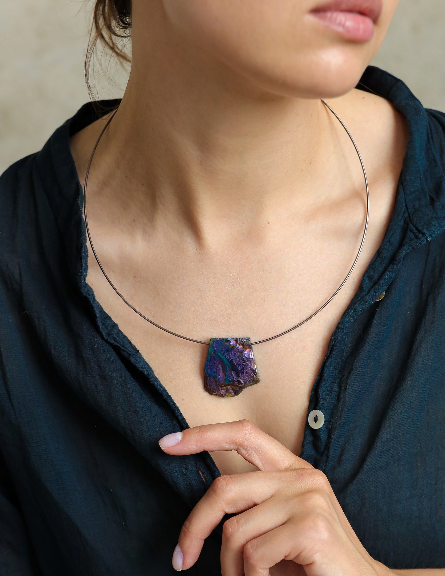 Aveni Choker, Anodized Pyrite