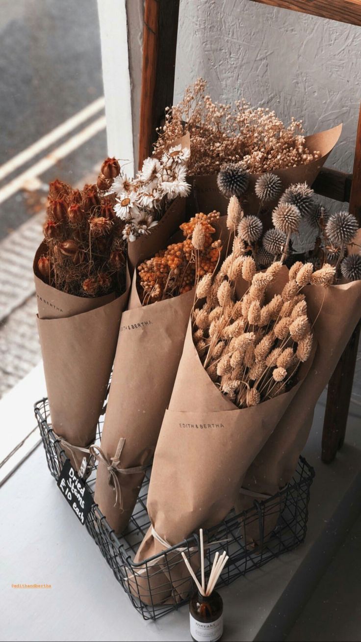 Leaves & Blooms: Dried Flower Arrangement Workshop. 12pm,  9th of  November, Notting Hill, London